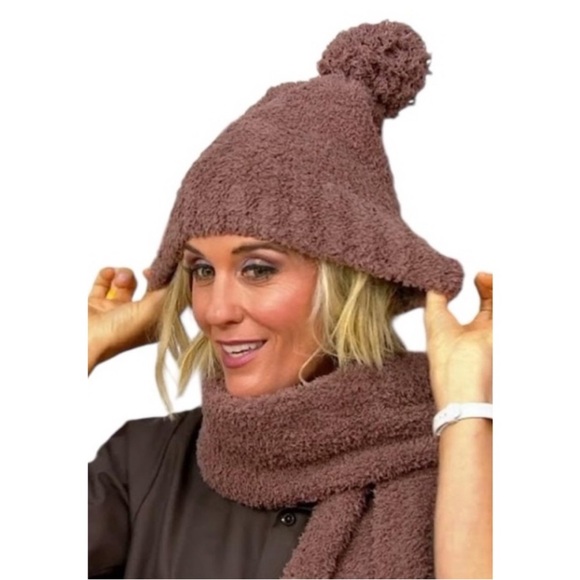 NWT Barefoot Dreams CozyChic Pom Pom Beanie Scarf Gift Set Chestnut Soft Cozy - Picture 1 of 6